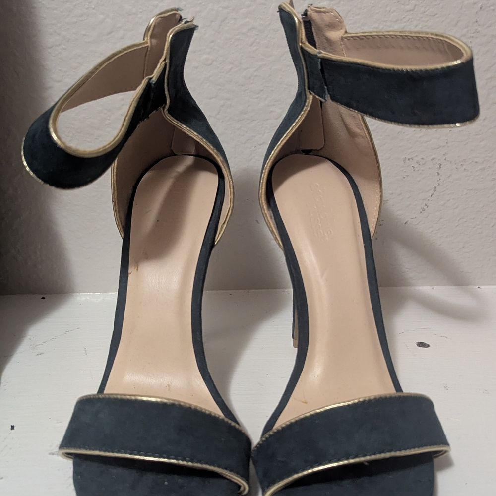 Elegant Green and Gold Women's Heels